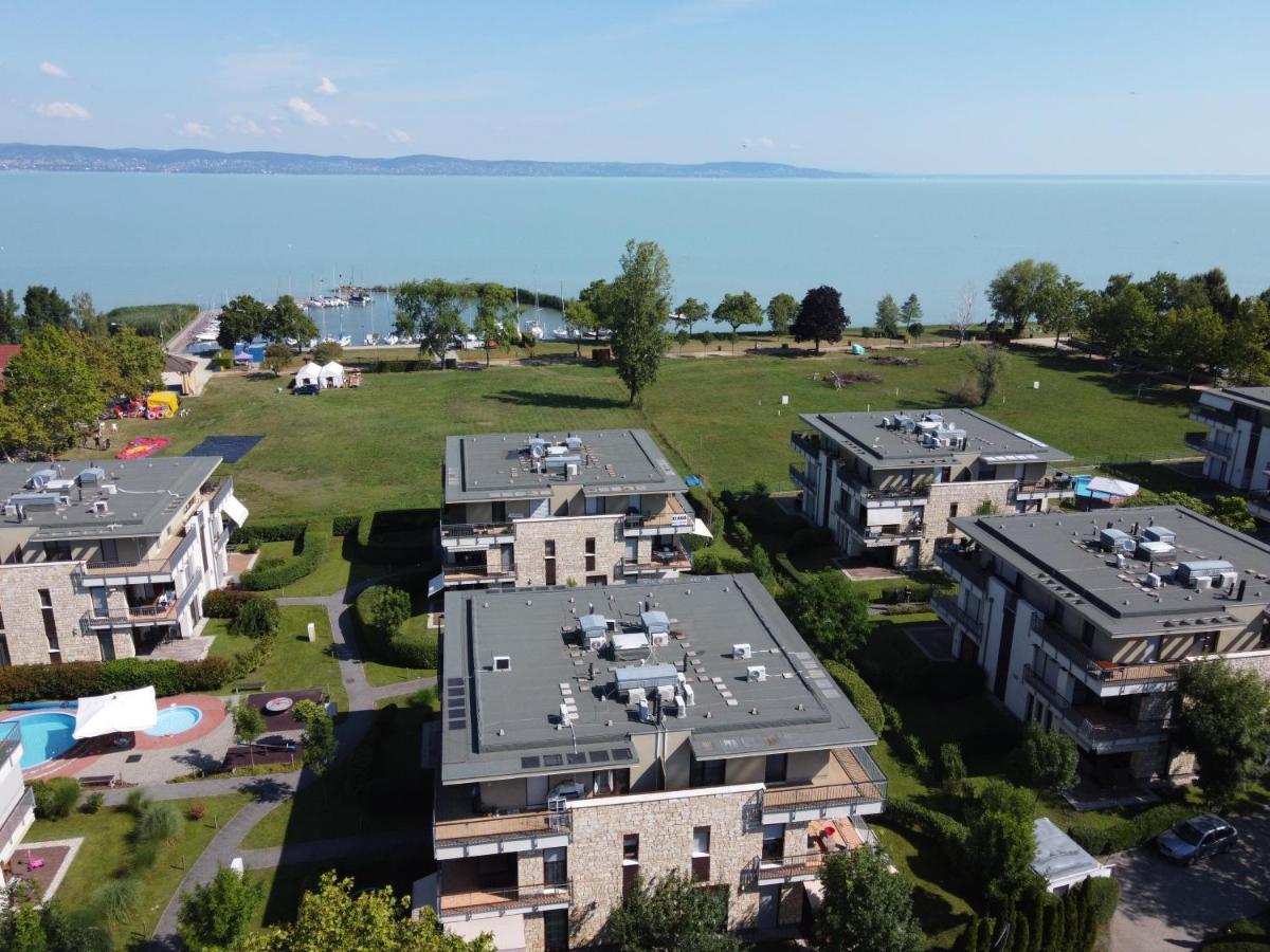Lakeside Luxury Apartment Замарди Экстерьер фото